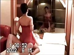 კორეელი დედა ქმარს ღალატობს თეთრი მეგობრის